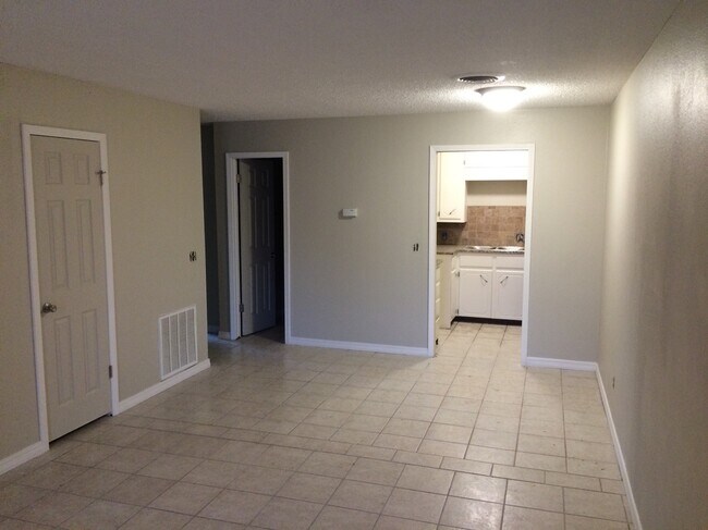 Foto del edificio - 821 Hardy Springs Cir