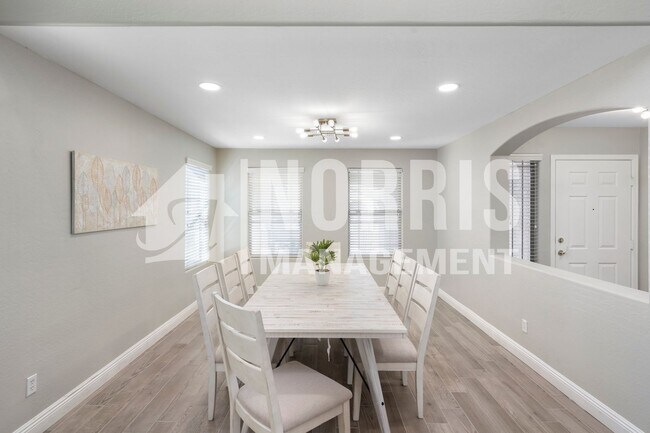 Foto del edificio - Beautiful Large Furnished Home w/A Pool