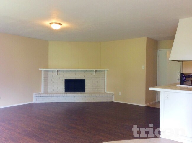 Foto del edificio - 7110 Christie Ln