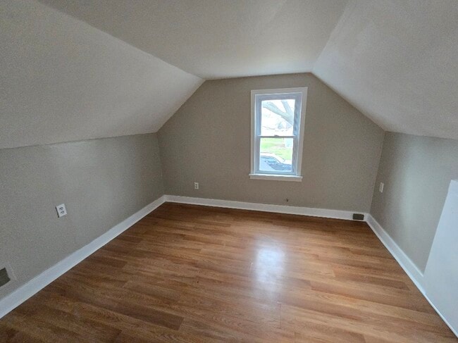 Building Photo - 1202 Van Vleck Rd