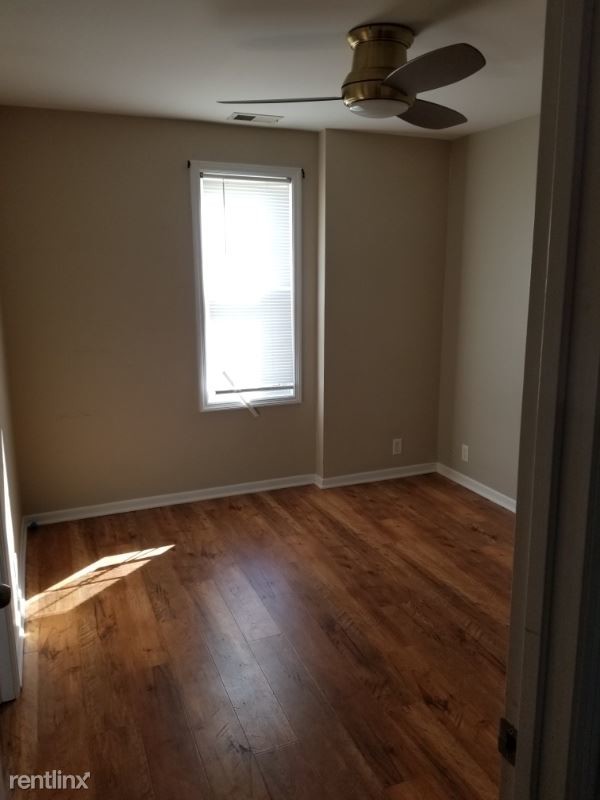 Building Photo - 1 br, 1 bath Apartment - 1002 Green Ridge Ave