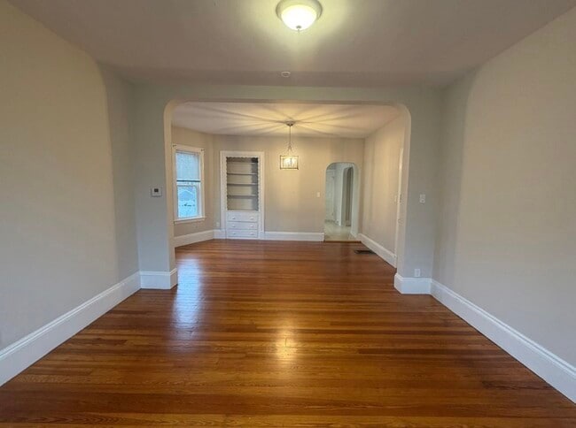 Building Photo - 10 Lambert Ave