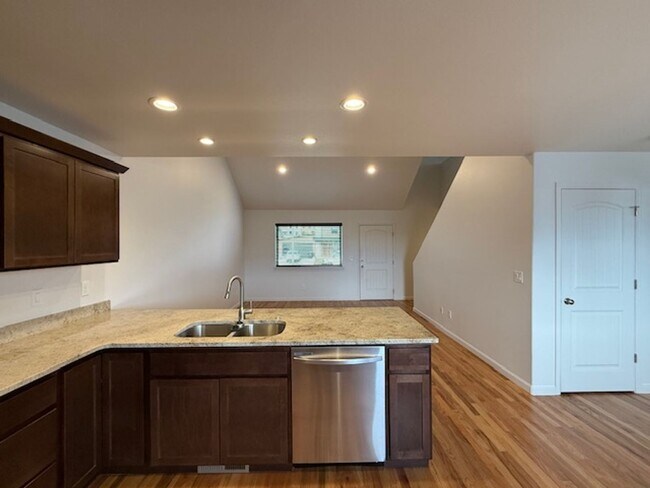 Foto del edificio - Fully Upgraded Executive Home For Lease