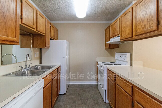 Building Photo - 130 Township Ln