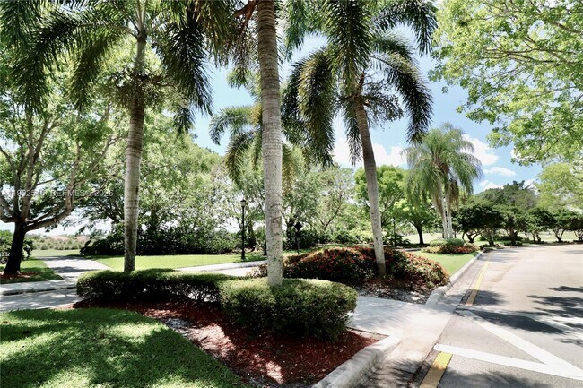 Foto del edificio - 2686 Palmer Pl