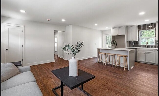 Foto del edificio - 6111 W 58th St