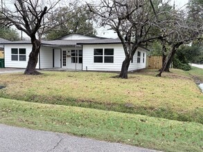 Building Photo - 5451 Oriole St