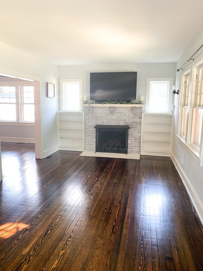 Living Room - 12 E Cottage Ave