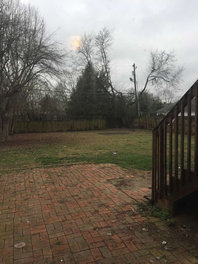 Foto del edificio - 158 Crestwood Dr