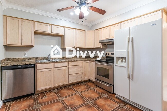 Foto del edificio - 2310 Chestnut Hills Dr