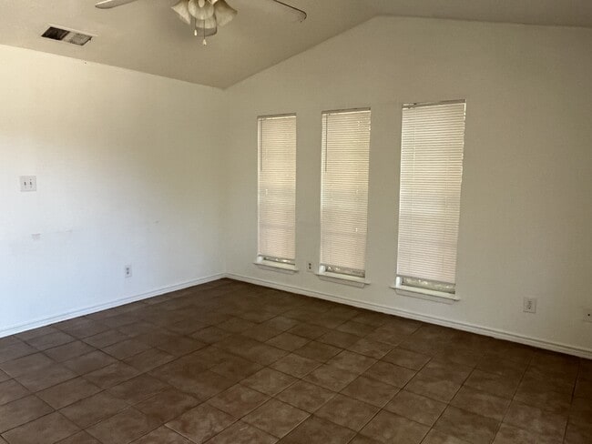 Building Photo - 206 Craddock Ave