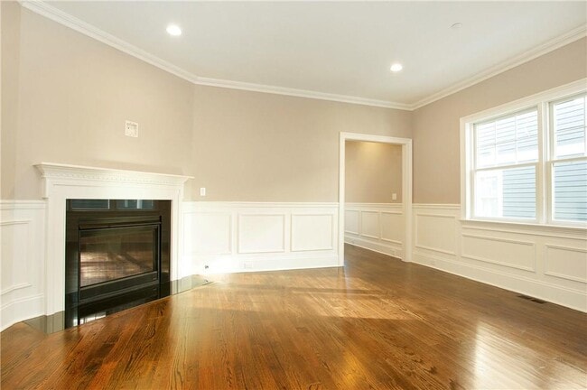 Building Photo - 150 Woodside Ave