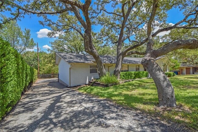 Building Photo - 5003 Westview Dr