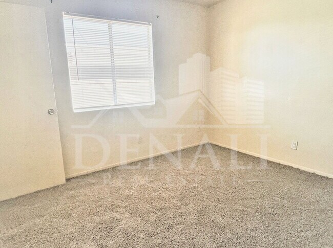 Building Photo - 1211 W Apache Trail