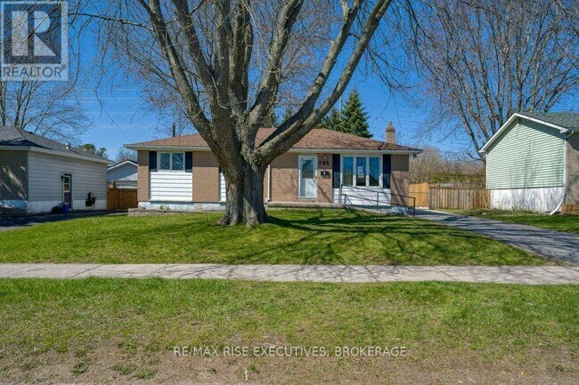 Building Photo - 795 Aylmer Crescent