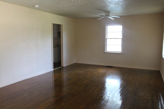 Building Photo - 706 W Mercer Ave