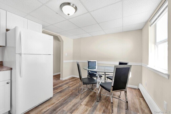 Foto del edificio - 2129 Julia Goldbach Ave