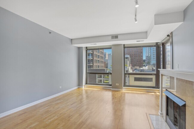 Building Photo - 1212 N Wells St