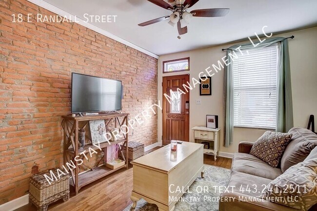 Foto del edificio - Updated 2 Bed Rowhome W/ Parking!