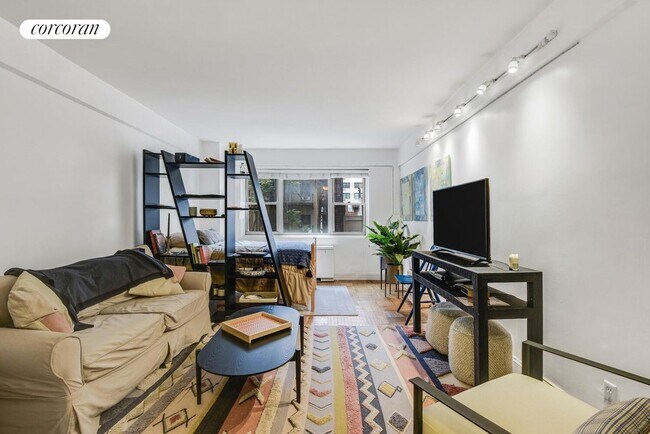 Building Photo - 345 E 56th St