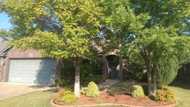 Building Photo - 12400 Village Ln