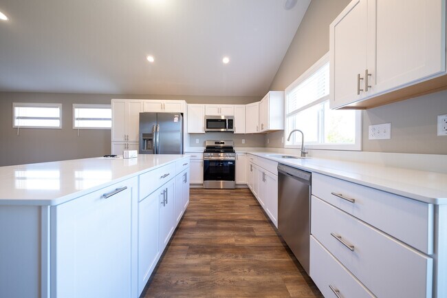 Building Photo - 1121 Dorothy Ln