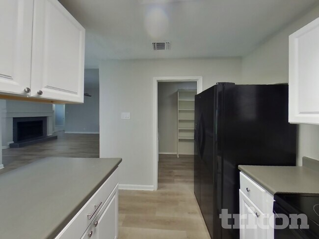 Foto del edificio - 7927 Wayside Trail