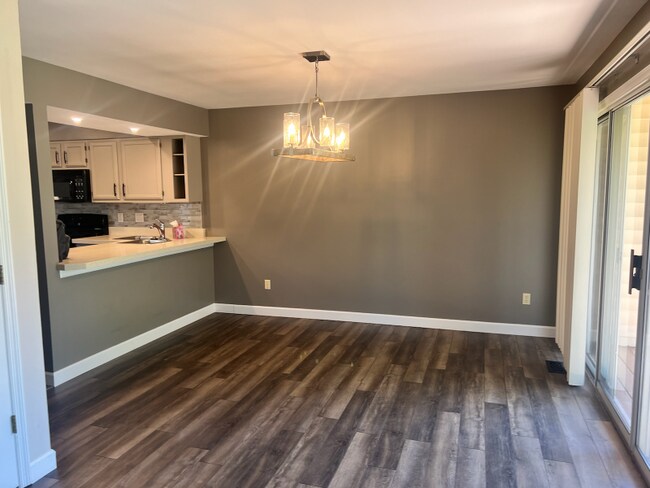 Building Photo - 634 Sandy Summit Dr