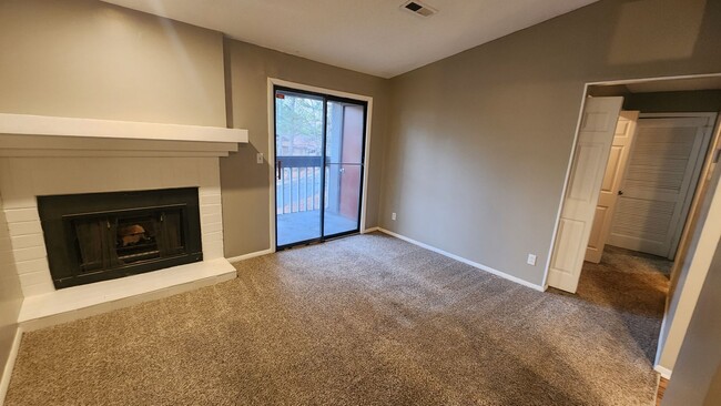 Building Photo - 906 Candlewood Dr NW