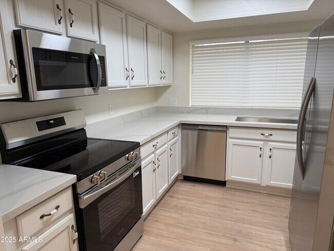 Foto del edificio - 1623 E Bluefield Ave