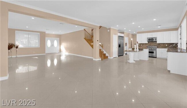 Foto del edificio - Elegant and Spacious 5Bed/3Bath home nestl...