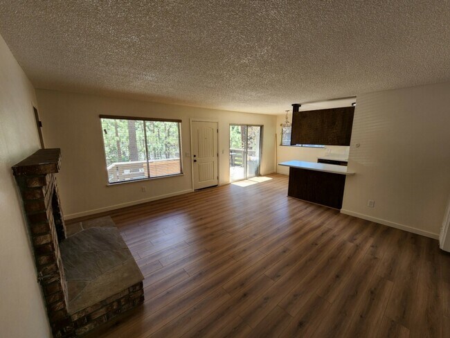 Foto del edificio - 609 Village Blvd