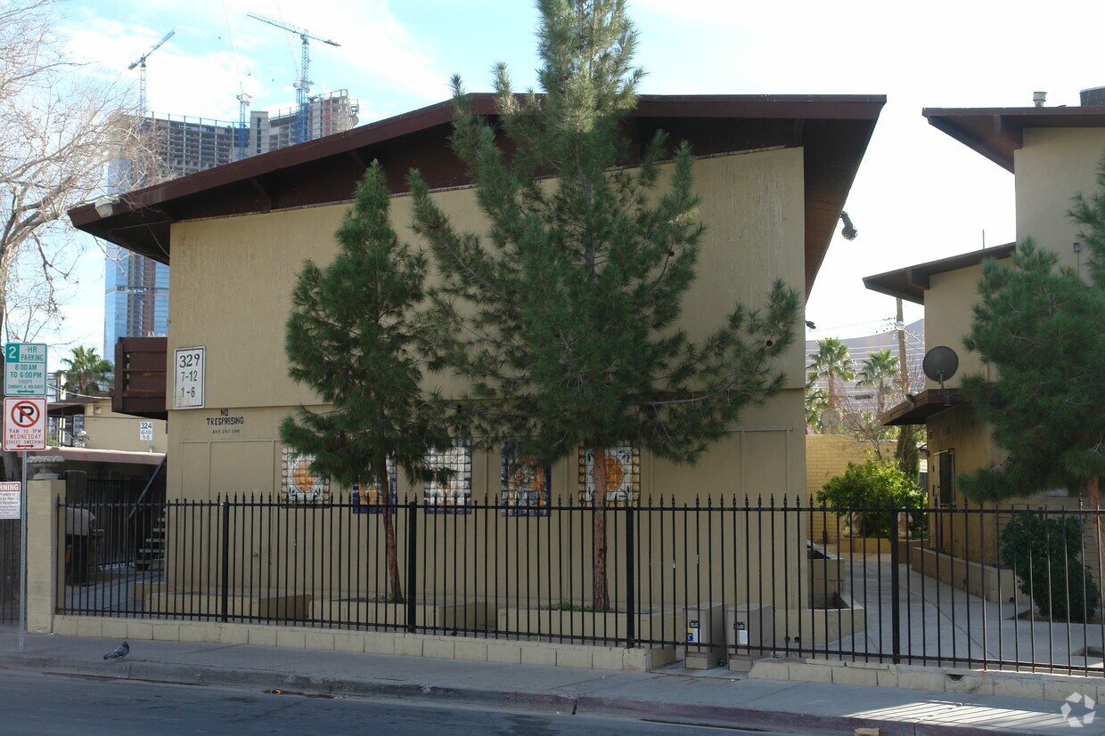 Primary Photo - 329 W Cleveland Ave