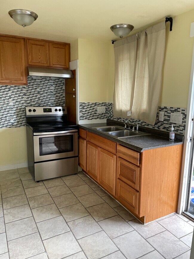 Cocina - 115 Summit Ave N