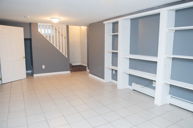 Photo - 18 Thompson St House