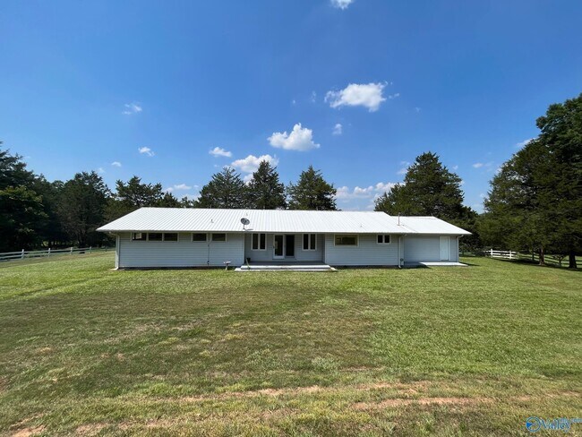 Building Photo - 390 Old Hwy 31