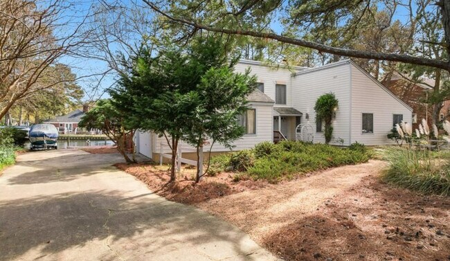Building Photo - 557 Susan Constant Dr