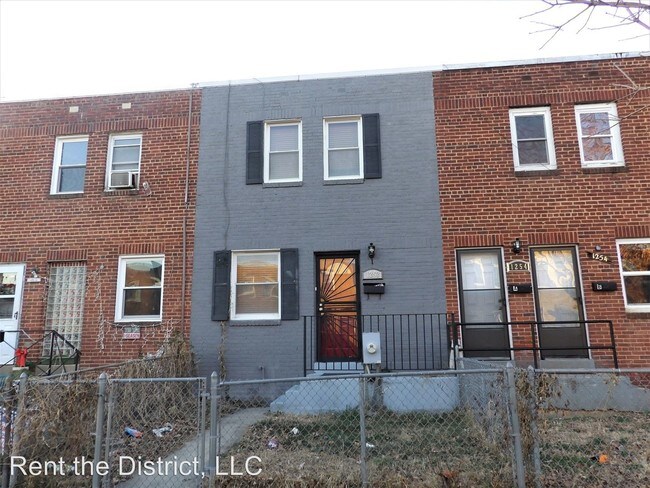Building Photo - 1252 16th St NE