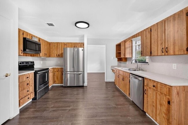 Building Photo - 5989 Coconut Blvd