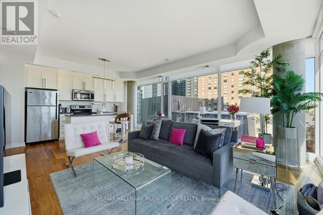 Building Photo - 238 Besserer St