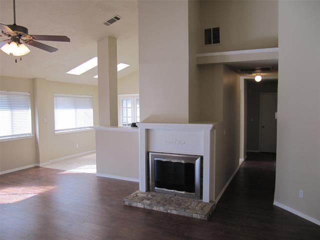 Building Photo - 3217 Cliffview Dr