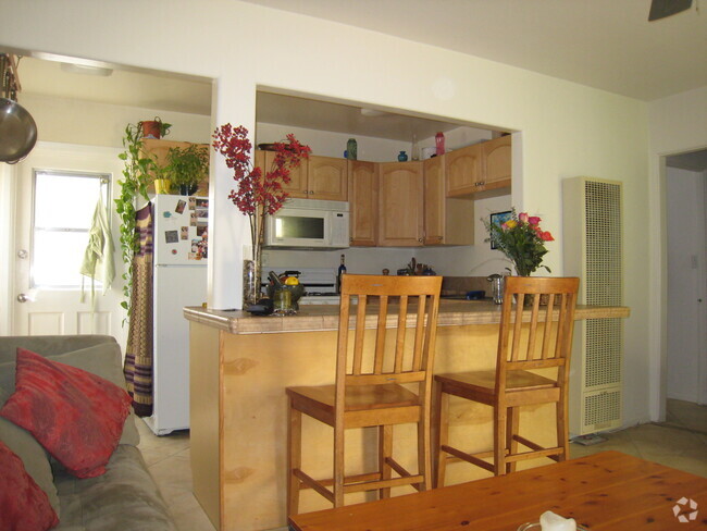 Building Photo - 1064 Sapphire St