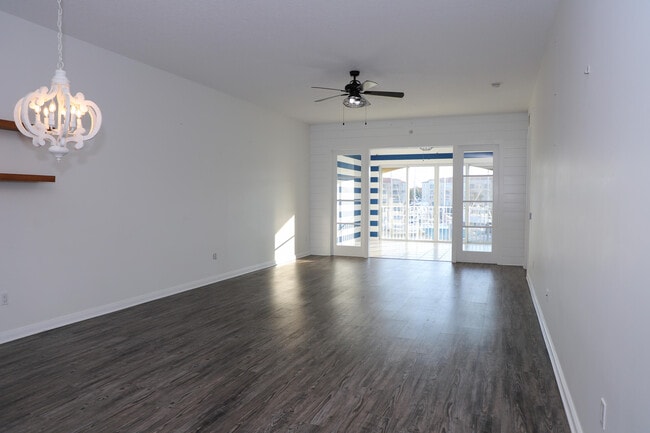 Building Photo - 10 Harbour Isle Dr E