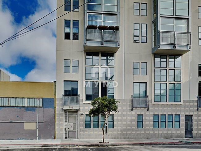 Building Photo - 221 Clara St Unit 14