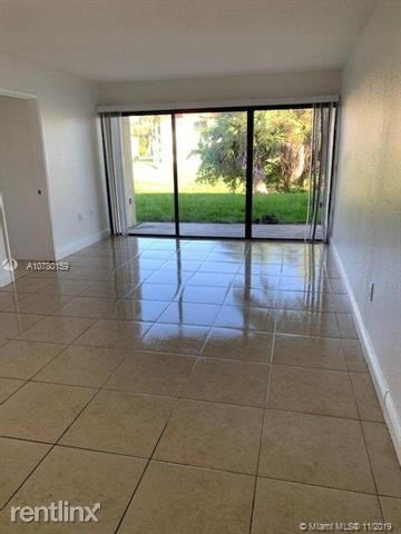 Foto del edificio - 1522 Lake Crystal Dr