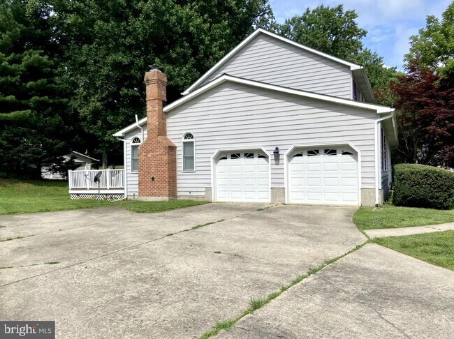 Building Photo - 1000 Redbrook Ct
