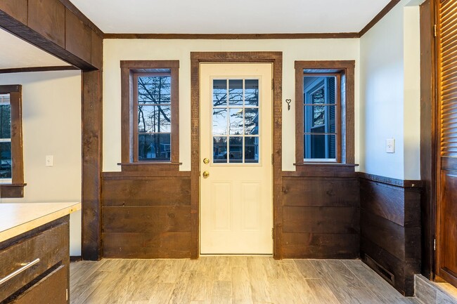 Foto del edificio - 381 Littlefield Rd