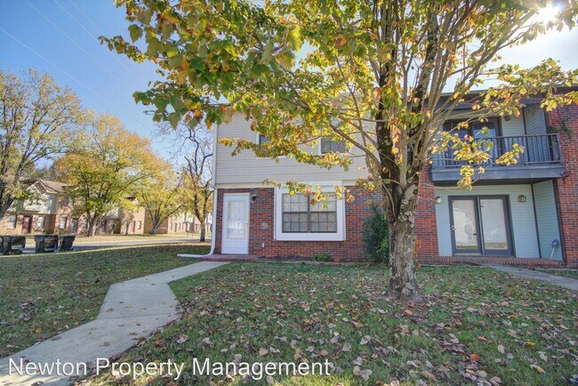 Building Photo - 3 br, 2.5 bath House - 1501 Hemingway Driv...