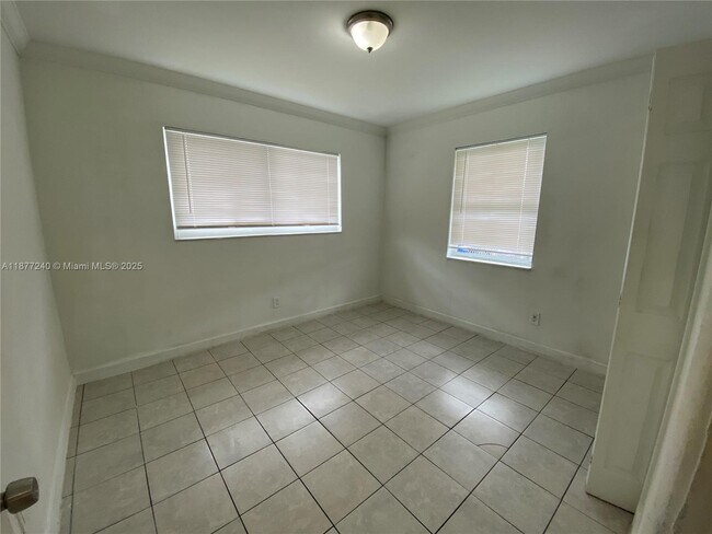 Foto del edificio - 2215 Adams St