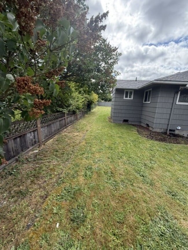 Building Photo - 3 bedroom Centralia home